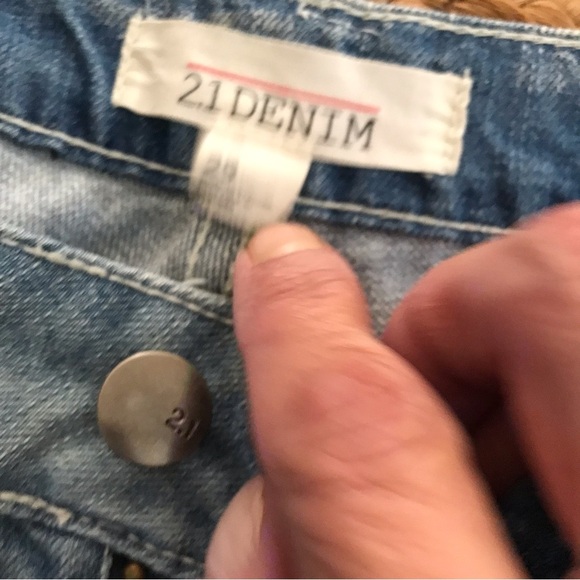 👖 2.1 Distressed Denim Jeans - Picture 4 of 16